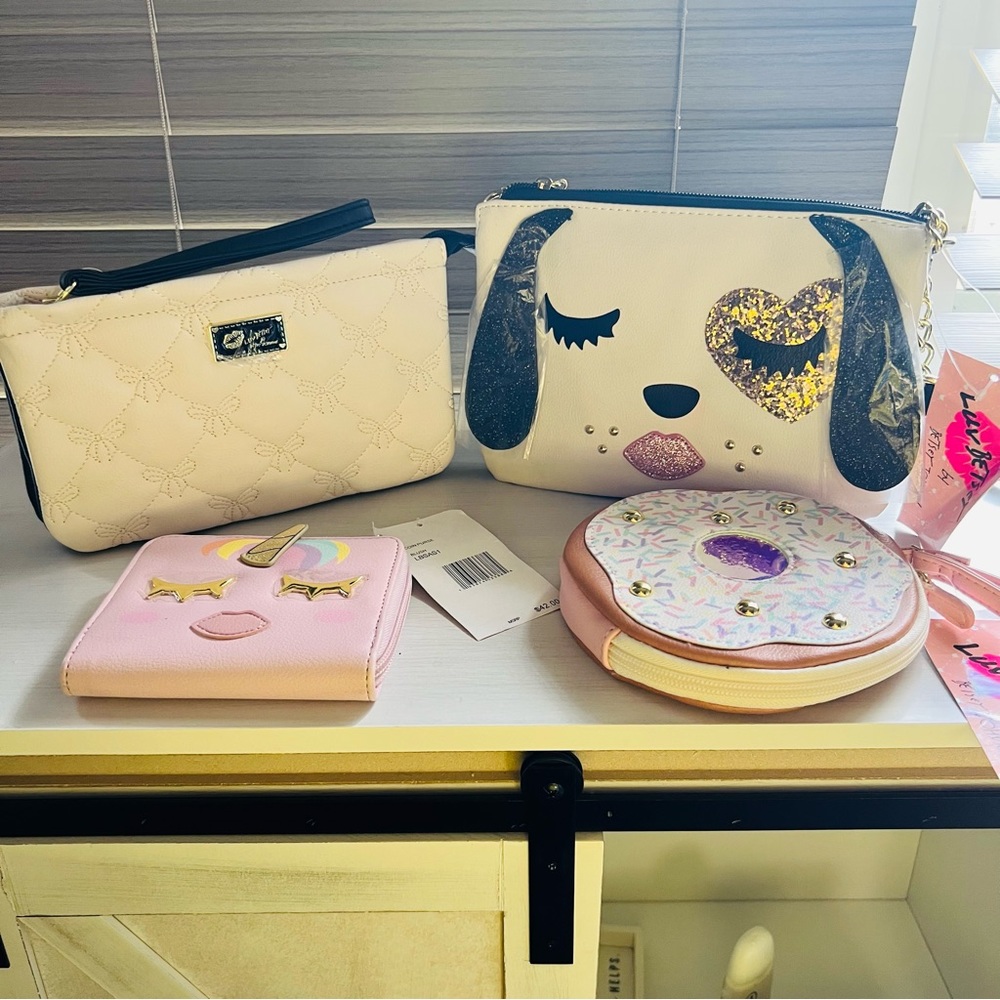 BETSEY JOHNSON CROSSBODY, CLUTCH & DONUT & UNICORN WALLETS BUNDLE!